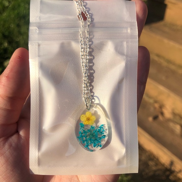 Oval shape flower necklace silver chain 18 in gift